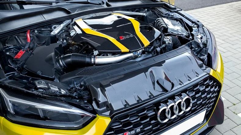 Photo of Capristo Carbon Fibre Engine Cover - pre-facelift (B9/F5) for the Audi RS5 Quattro - Image 3