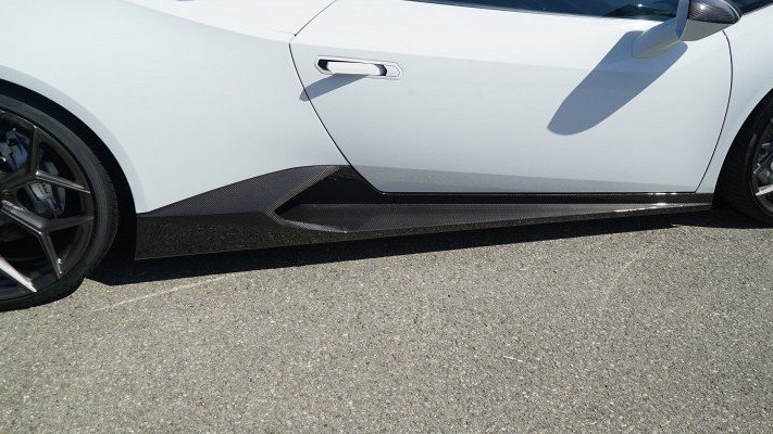 Photo of Novitec Side Panels Set in Carbon for the Lamborghini Huracan Evo - Image 2