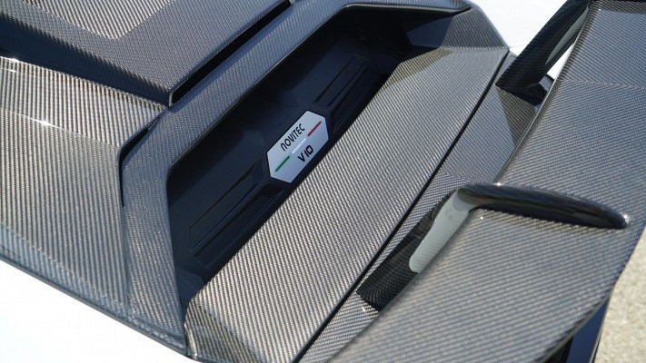 Photo of Novitec Carbon Fibre Engine Bonnet Cover for the Lamborghini Huracan Evo - Image 2
