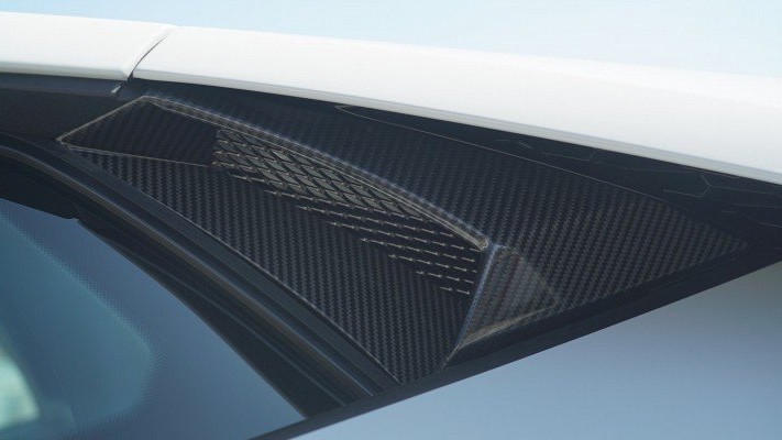 Photo of Novitec Carbon Fibre Air-Intake Side Windows for the Lamborghini Huracan Evo - Image 2