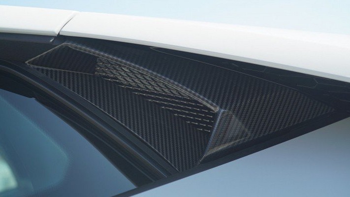 Photo of Novitec Carbon Fibre Air-Intake Side Windows for the Lamborghini Huracan EVO/EVO RWD - Image 2