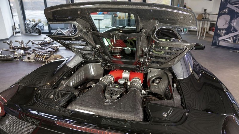 Photo of Capristo Engine Bonnet / Cover in Carbon Fibre & Glass (Spider) for the Ferrari 458 Italia/Spider - Image 14