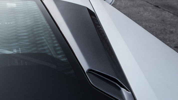 Photo of Novitec Roof Air Scoop In Carbon for the Lamborghini Huracan Evo - Image 2