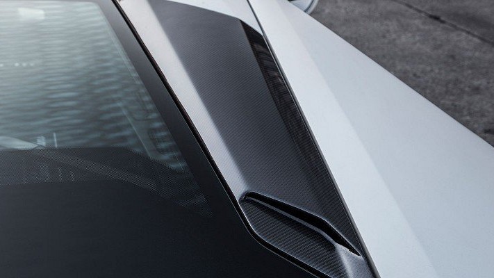 Photo of Novitec Roof Air Scoop In Carbon for the Lamborghini Huracan EVO/EVO RWD - Image 2