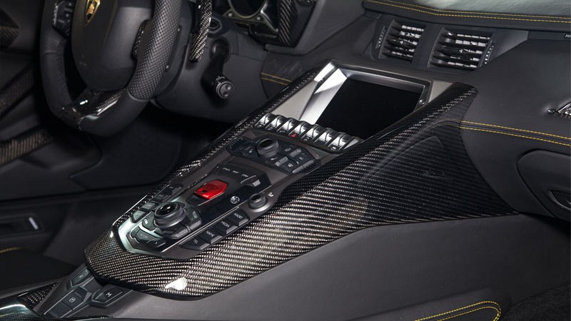 Photo of Novitec Cover for center-console for the Lamborghini Aventador S - Image 2