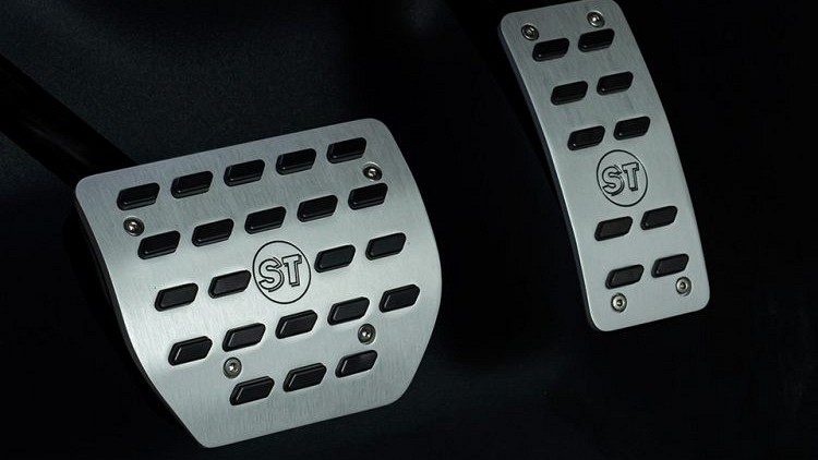 Photo of Startech Aluminium pedal pads for the Land Rover Defender (2020+) - Image 1